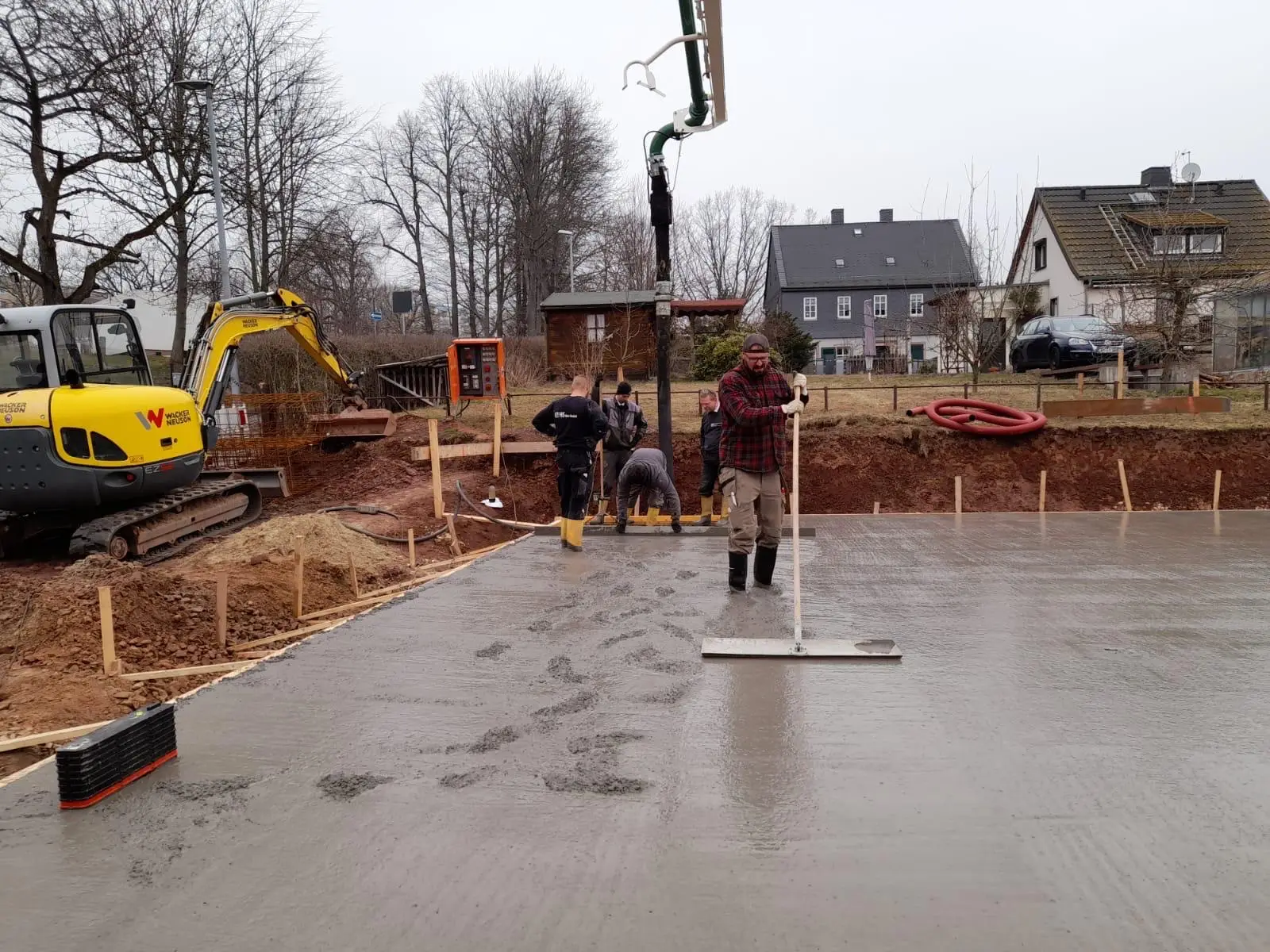 Fertig vorbereitete Bodenplatte kurz vor der Betonage